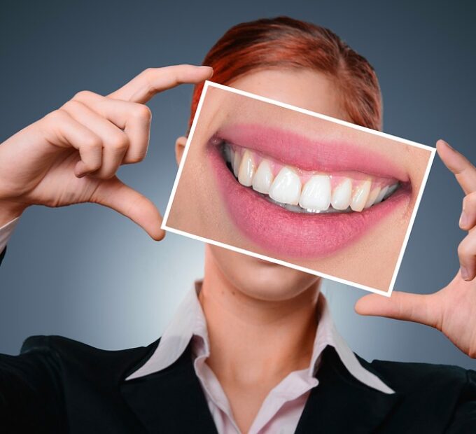 Implants_dentaires_:_le_secret_d’un_sourire_retrouvé